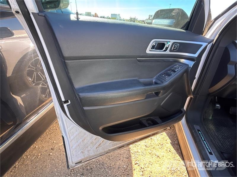 Ford Explorer Voiture