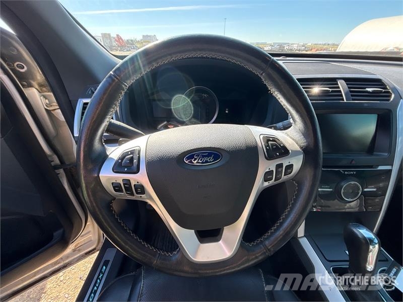 Ford Explorer Voiture