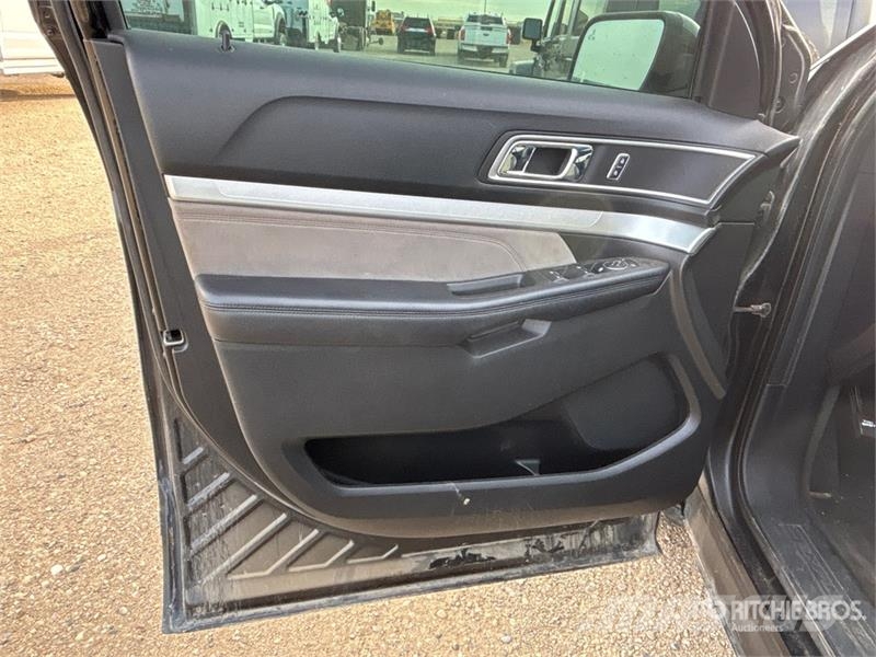 Ford Explorer Voiture