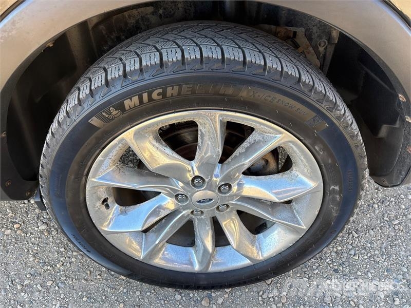 Ford Explorer Voiture