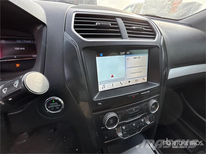 Ford Explorer Voiture