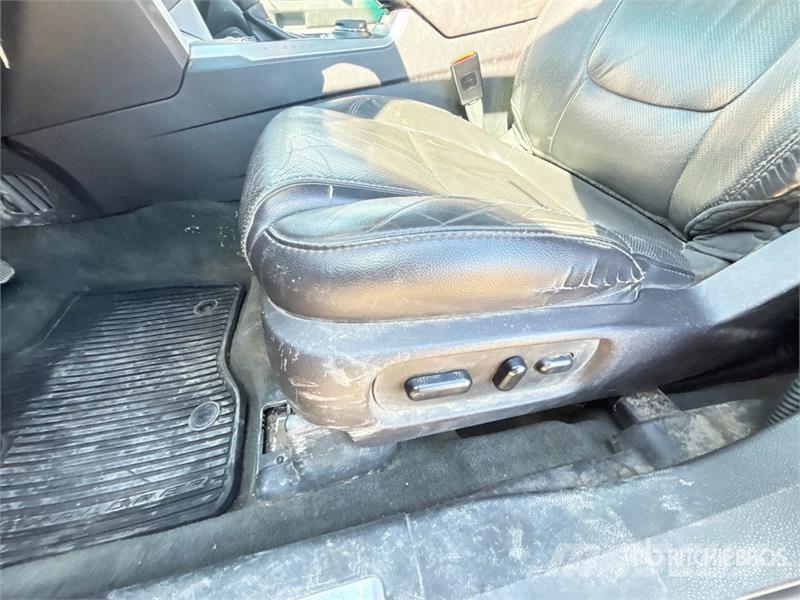 Ford Explorer Auto