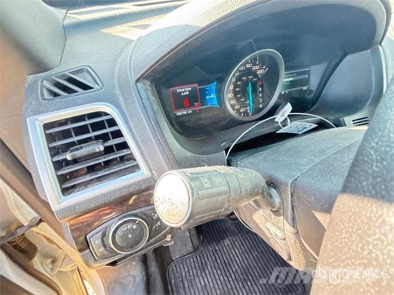 Ford Explorer Auto
