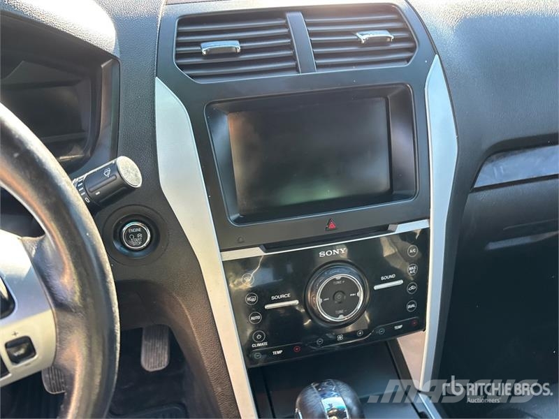 Ford Explorer Voiture