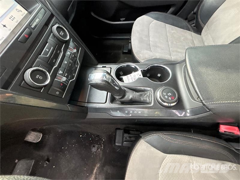 Ford Explorer Voiture
