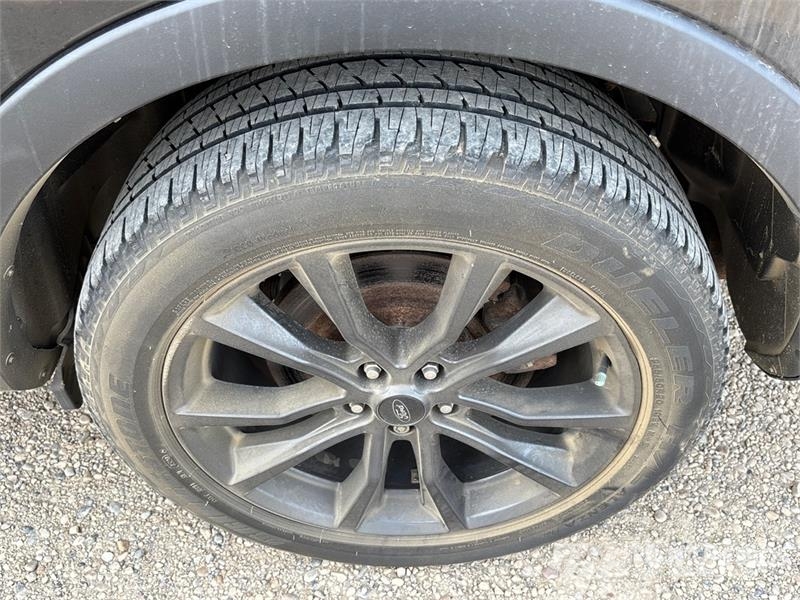 Ford Explorer Voiture