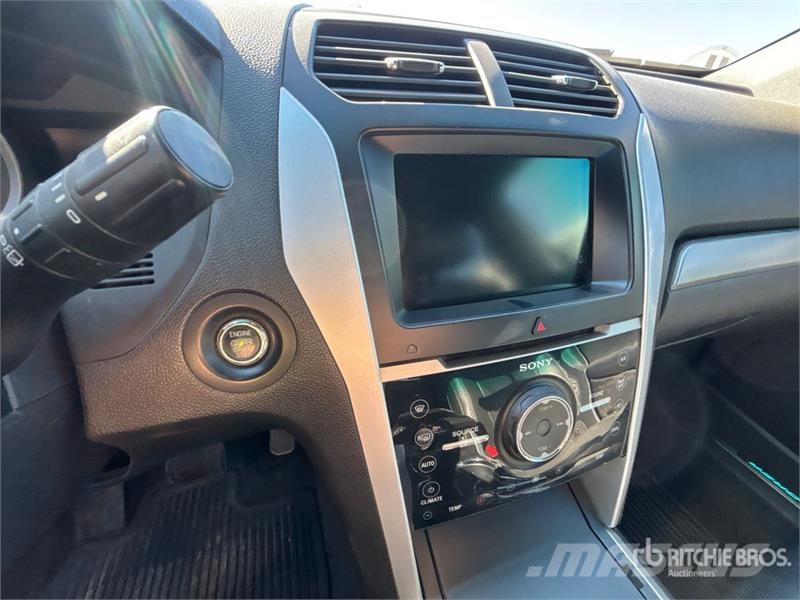 Ford Explorer Voiture
