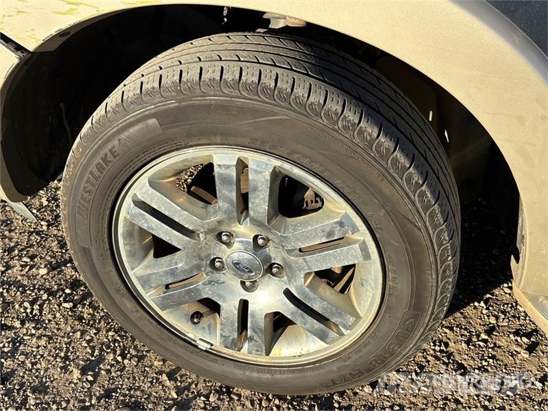 Ford Explorer Samochody osobowe