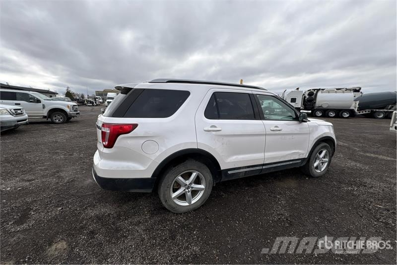 Ford Explorer Kistehergépjárművek