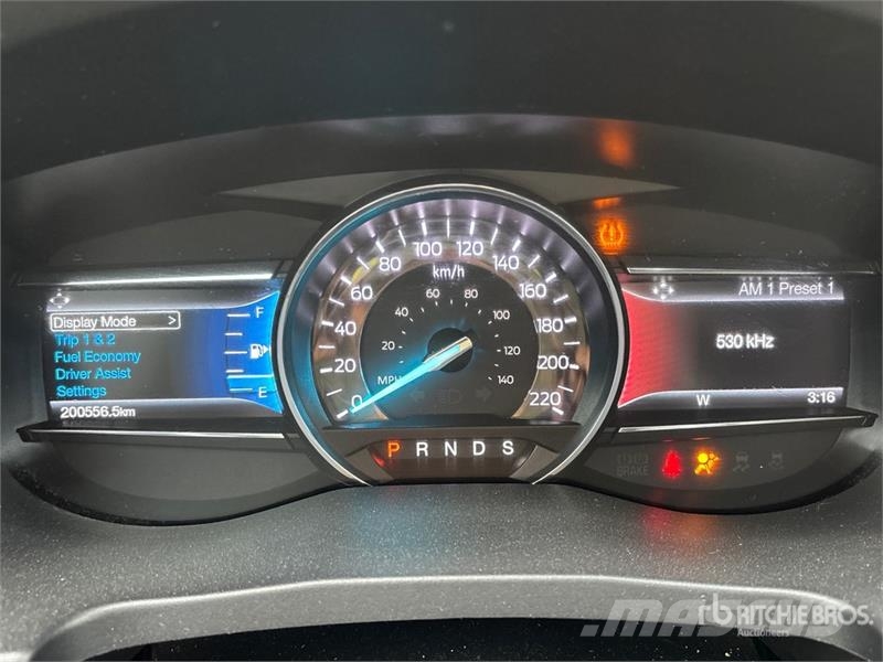 Ford Explorer Voiture