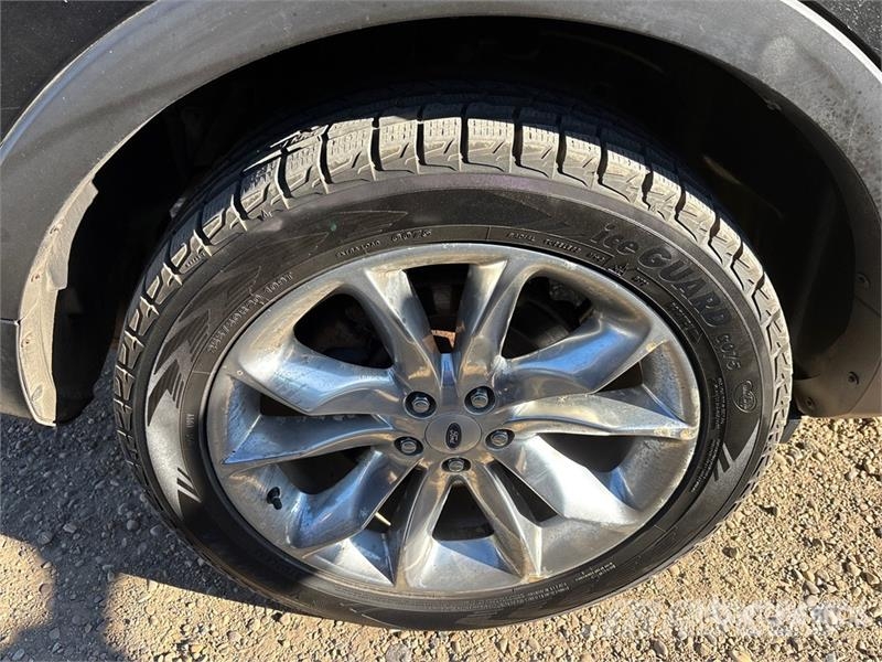 Ford Explorer Voiture