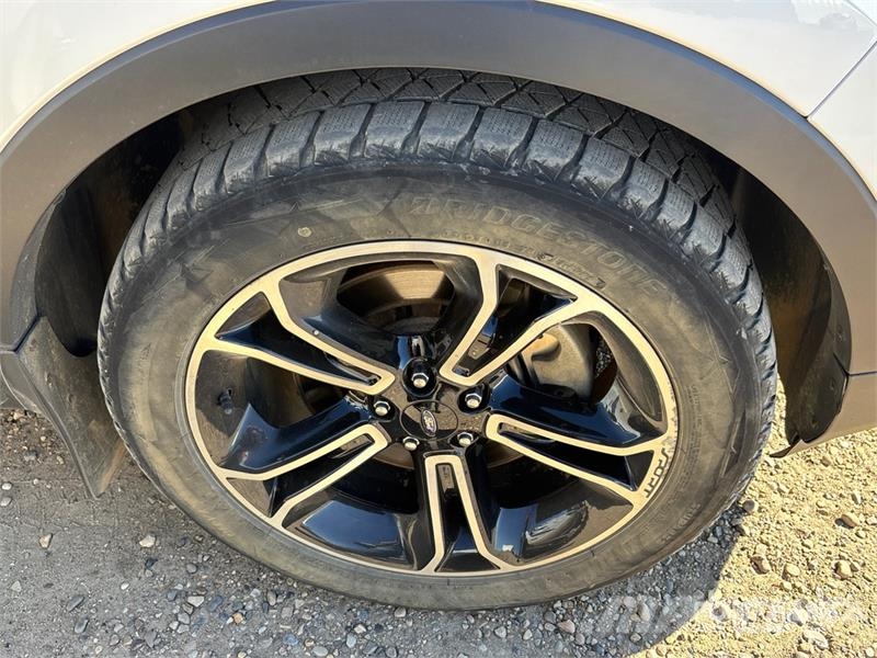 Ford Explorer Voiture