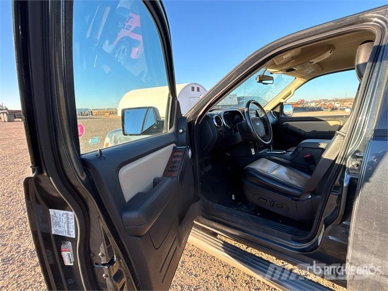 Ford Explorer Samochody osobowe