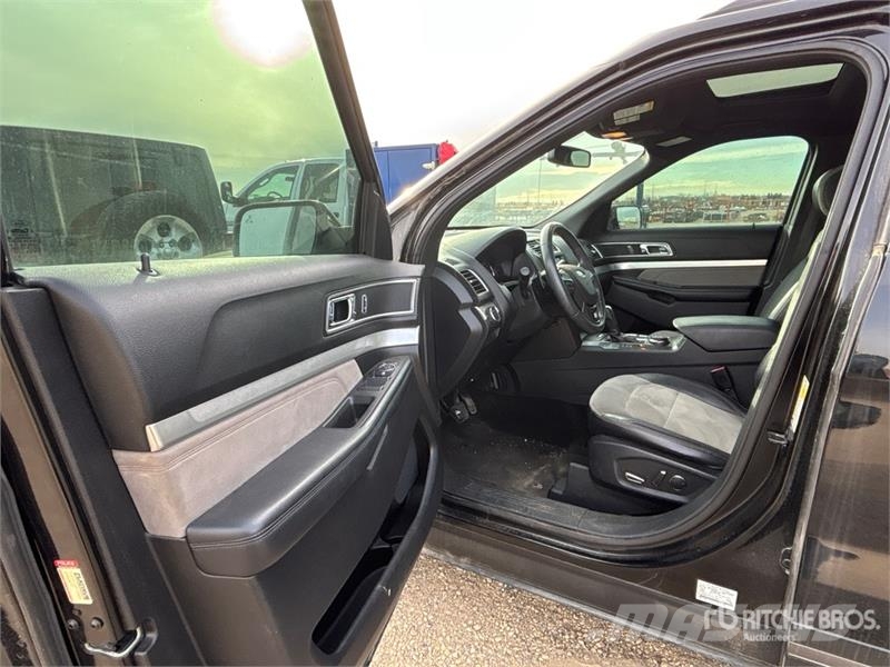 Ford Explorer Voiture