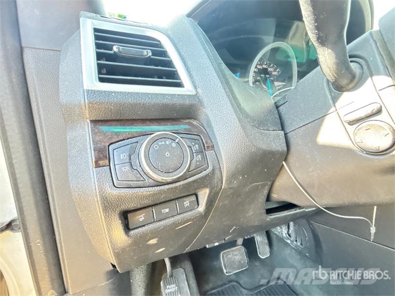 Ford Explorer Auto