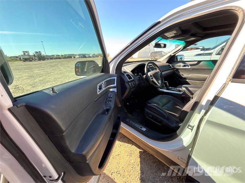 Ford Explorer Voiture