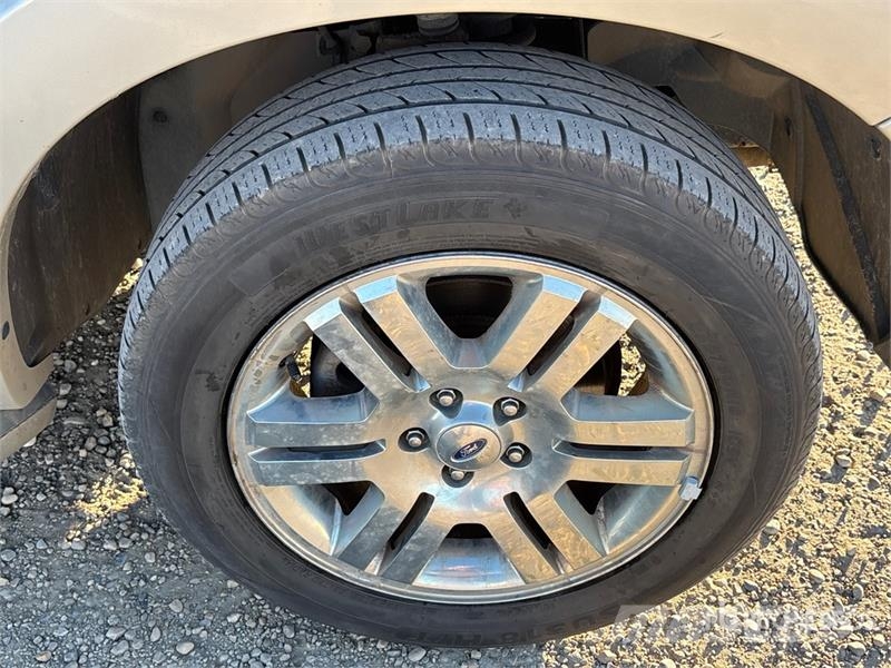 Ford Explorer Samochody osobowe