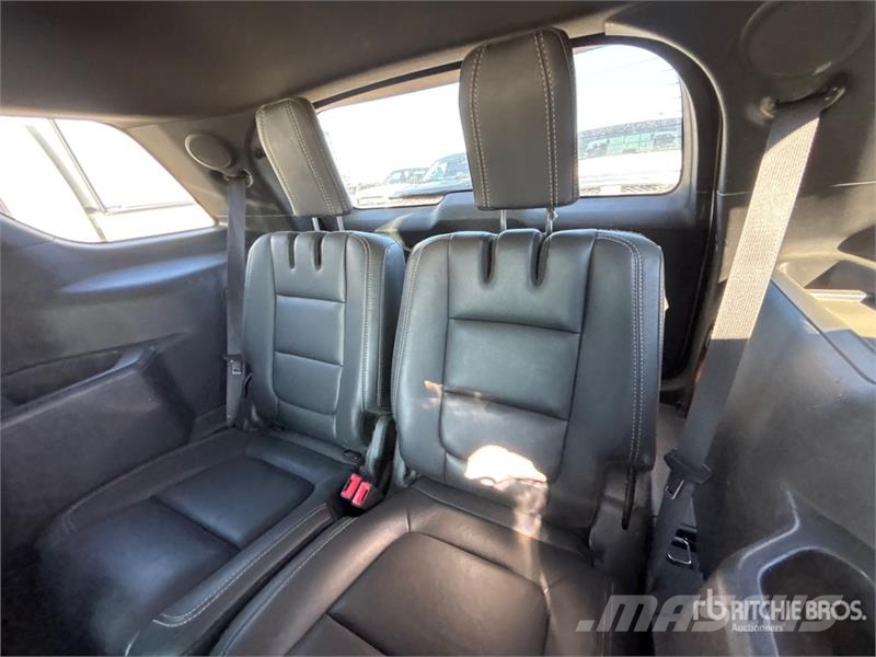 Ford Explorer Voiture