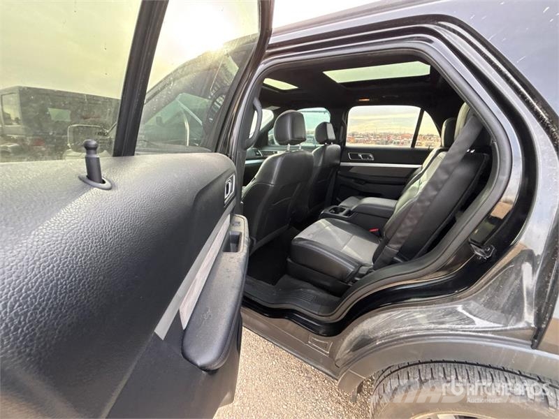 Ford Explorer Voiture