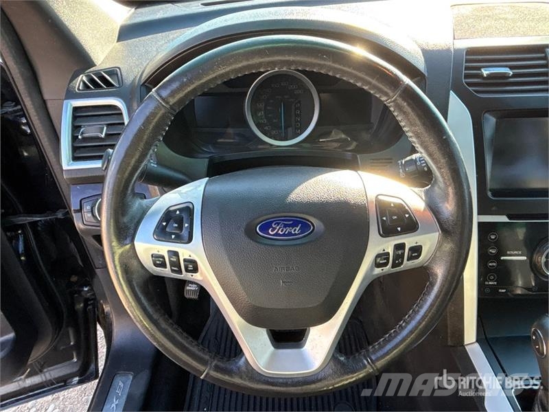 Ford Explorer Voiture