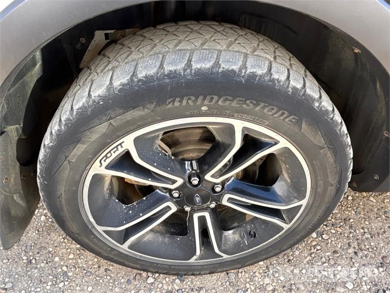 Ford Explorer Voiture