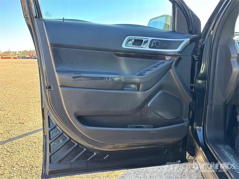 Ford Explorer Voiture