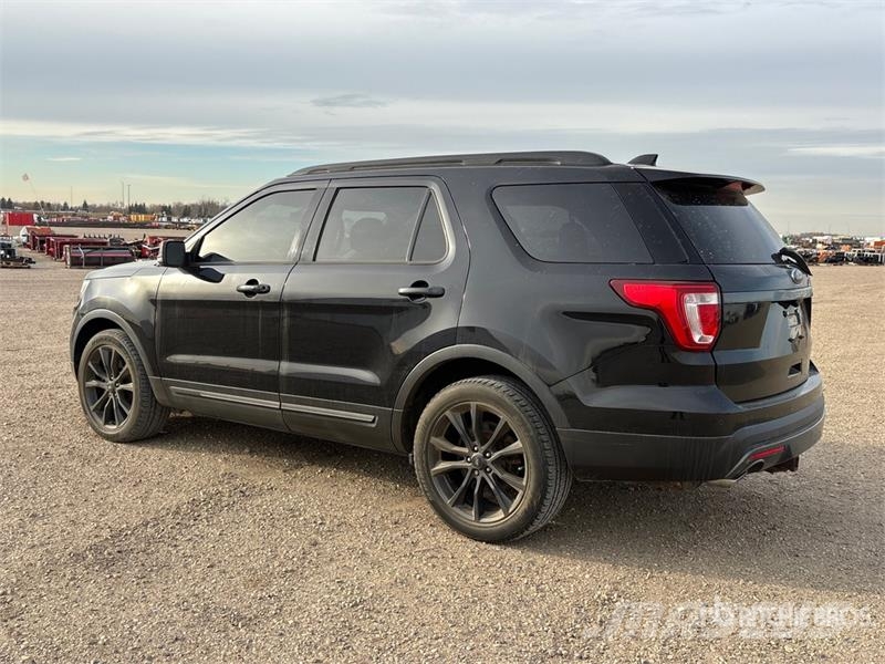 Ford Explorer Voiture