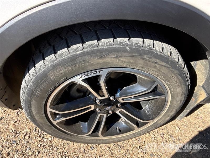 Ford Explorer Voiture