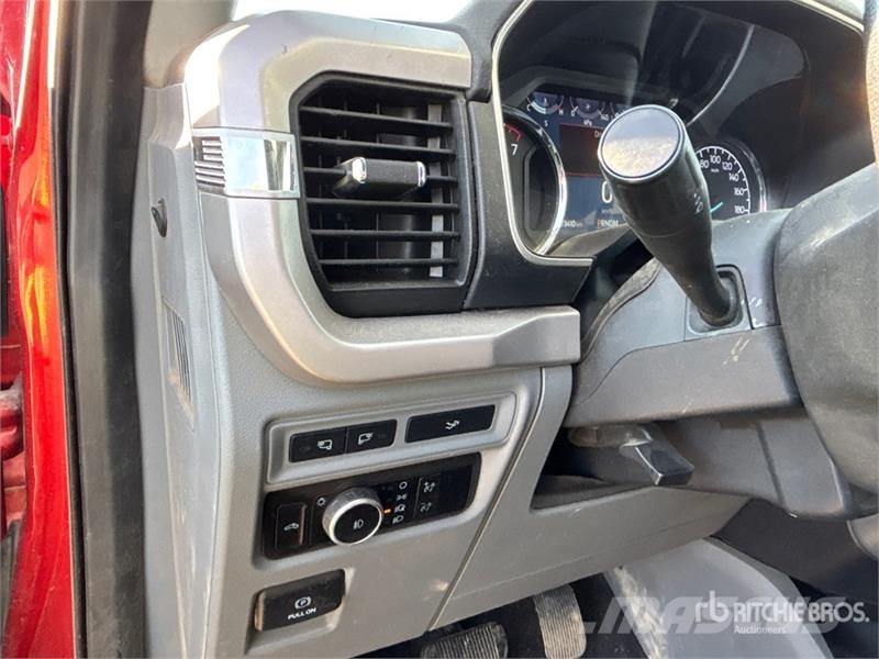 Ford F-150 4x4 Crew Cab Pickup Muu