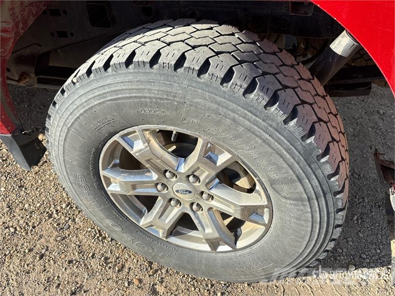 Ford F-150 4x4 Crew Cab Pickup Muu