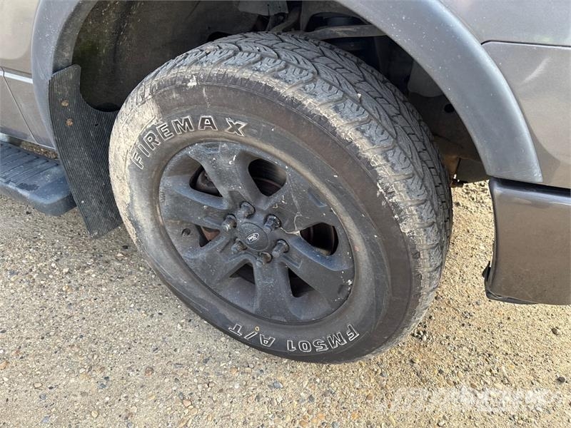 Ford F-150 FX4 4x4 Crew Cab Pickup Kita