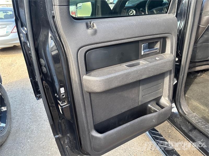 Ford F-150 FX4 4x4 Crew Cab Pickup Ostalo