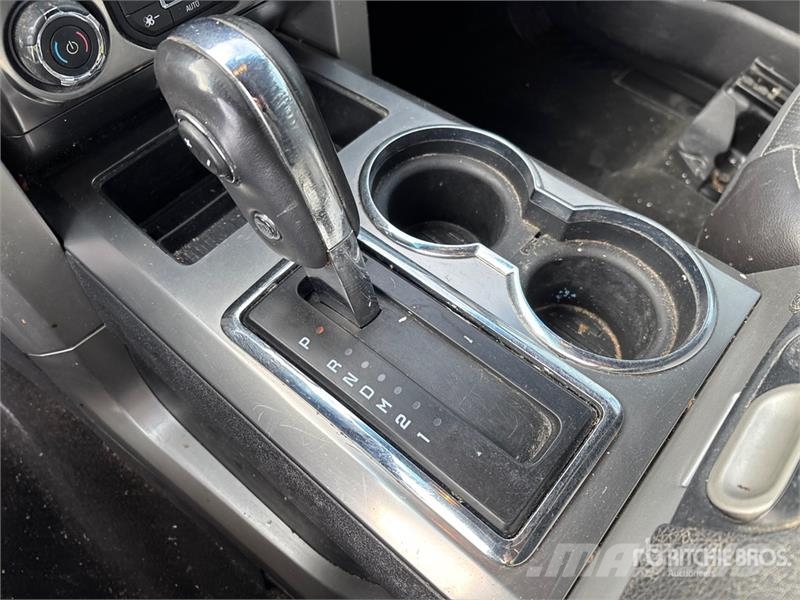 Ford F-150 FX4 4x4 Crew Cab Pickup Kita