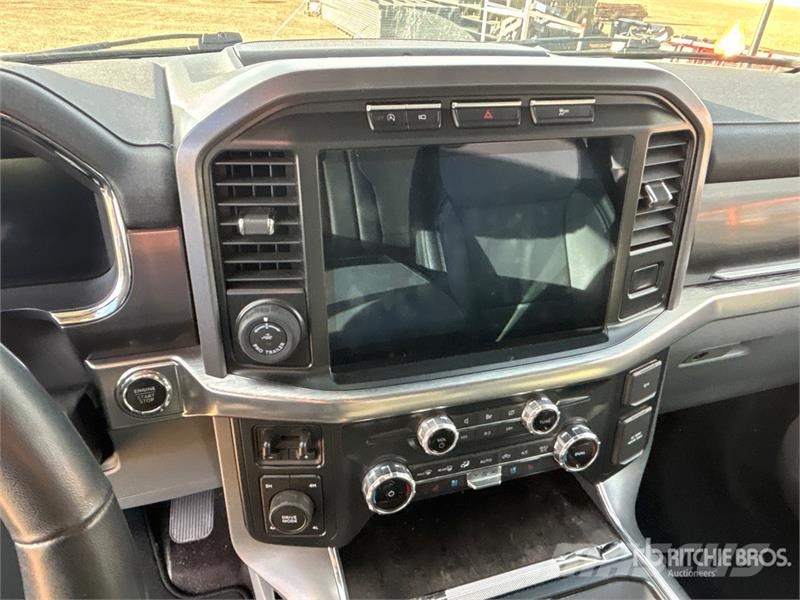Ford F-150 Lariat 4x4 Crew Cab Pickup أخرى