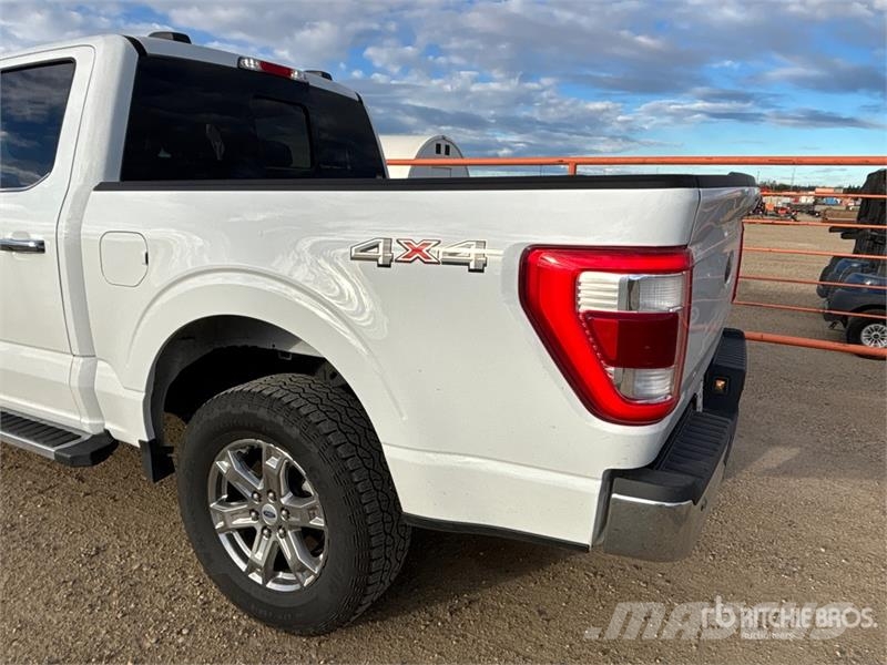Ford F-150 Lariat 4x4 Crew Cab Pickup أخرى