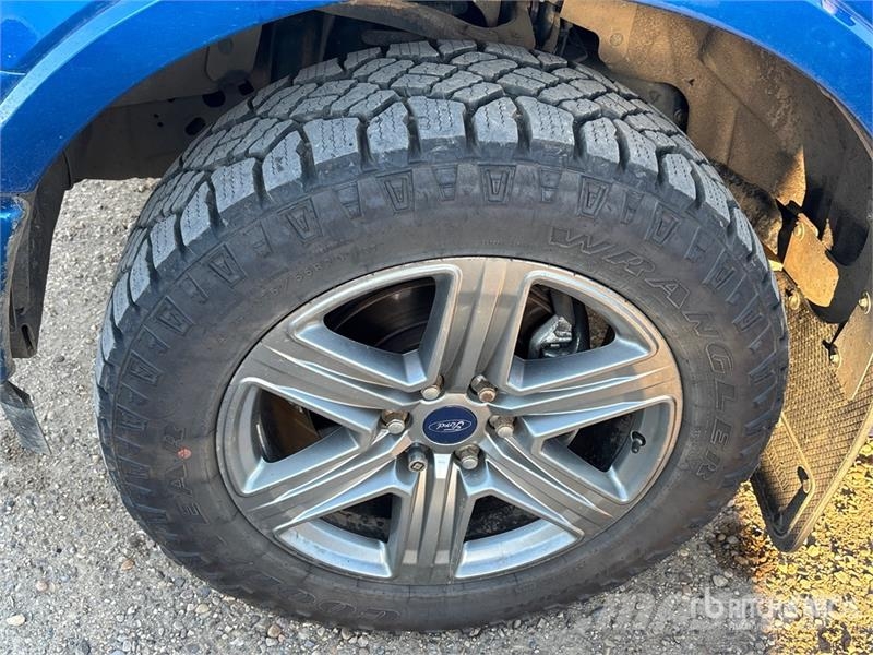 Ford F-150 Lariat 4x4 Crew Cab Pickup Други