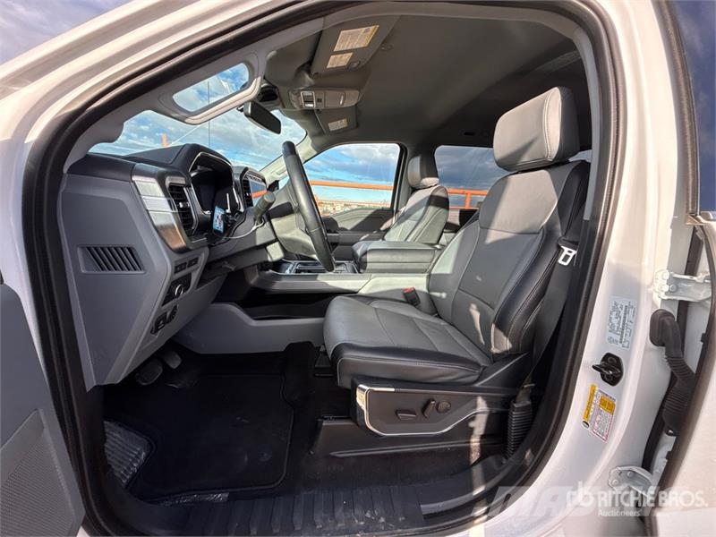 Ford F-150 Lariat 4x4 Crew Cab Pickup أخرى
