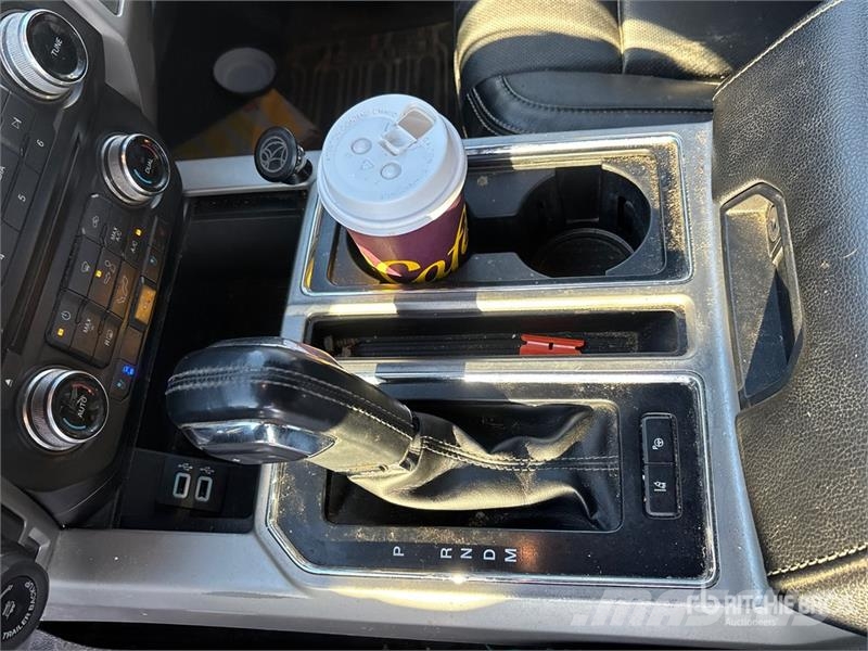 Ford F-150 Lariat 4x4 Crew Cab Pickup Други