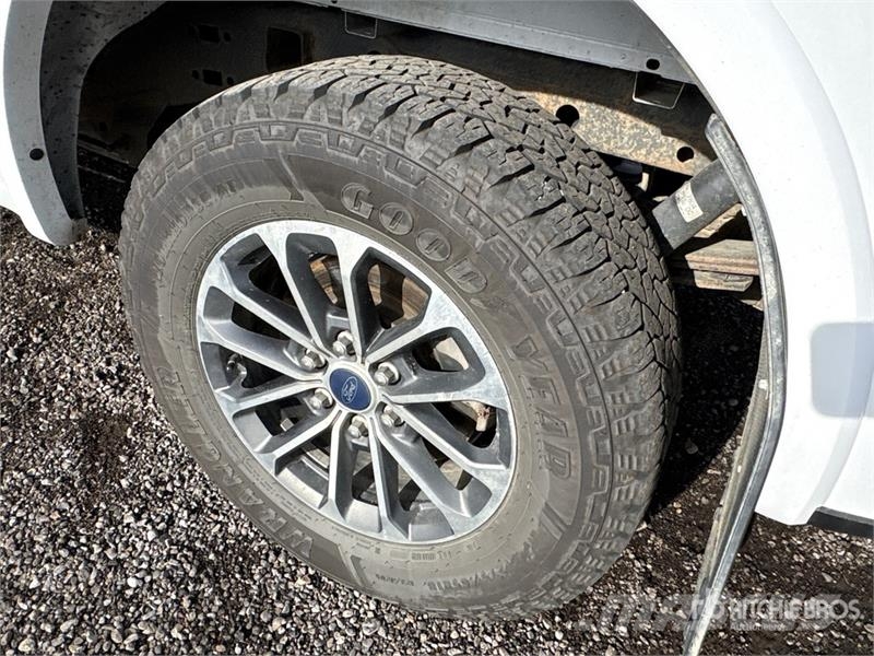 Ford F-150 Lariat 4x4 Crew Cab Pickup Muu