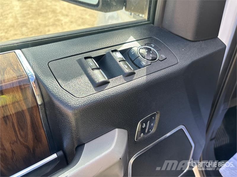 Ford F-150 Lariat 4x4 Crew Cab Pickup Прочие фургоны