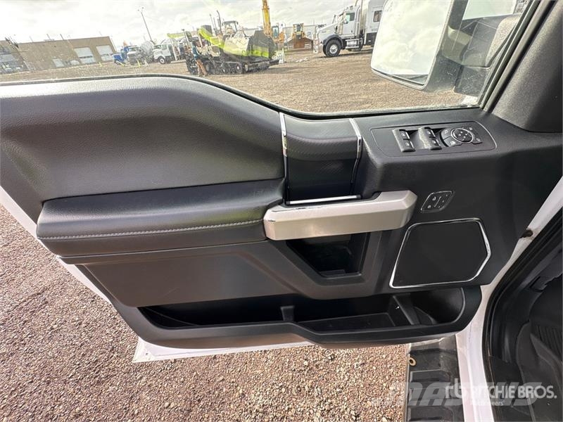 Ford F-150 Lariat 4x4 Crew Cab Pickup Muu