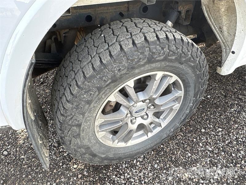 Ford F-150 Lariat 4x4 Crew Cab Pickup Muu