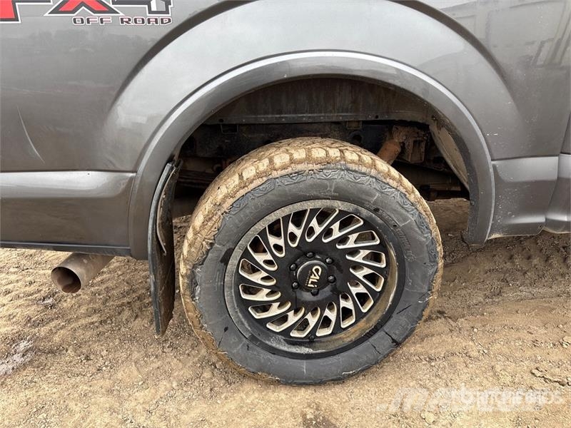 Ford F-150 Lariat 4x4 Crew Cab Pickup 기타