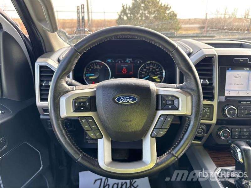 Ford F-150 Lariat 4x4 Crew Cab Pickup Muu