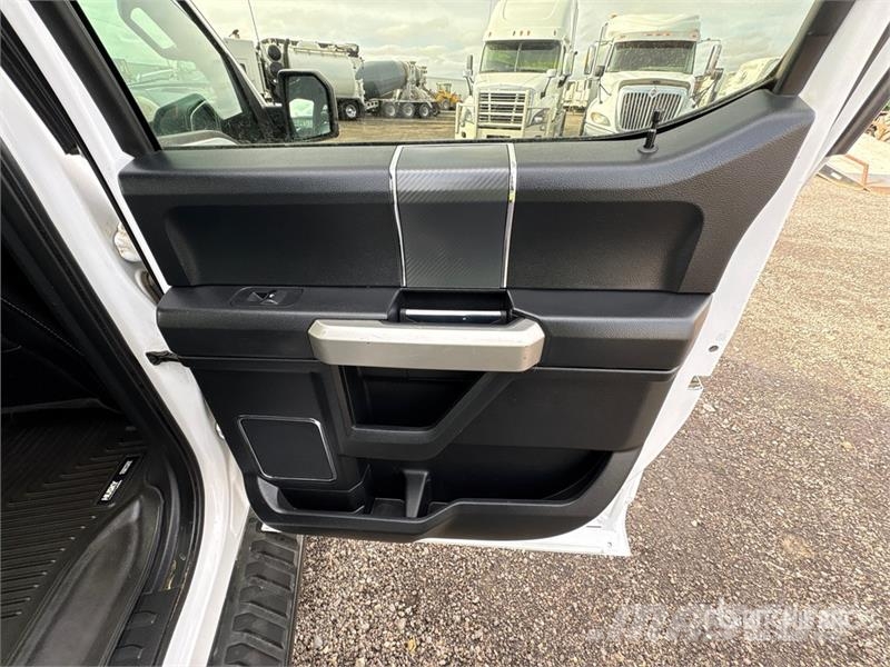 Ford F-150 Lariat 4x4 Crew Cab Pickup Muu