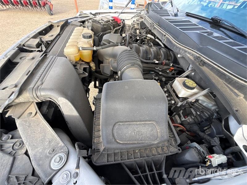 Ford F-150 Lariat 4x4 Crew Cab Pickup أخرى