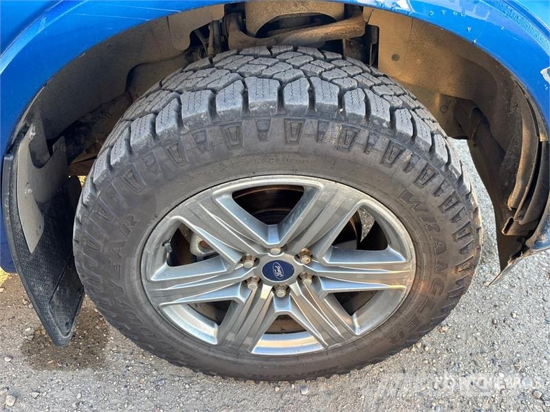 Ford F-150 Lariat 4x4 Crew Cab Pickup Други