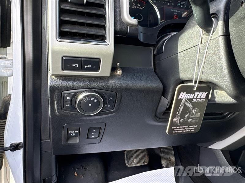 Ford F-150 Lariat 4x4 Crew Cab Pickup Muu
