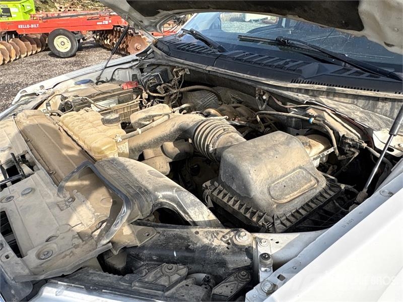 Ford F-150 Lariat 4x4 Crew Cab Pickup Muu