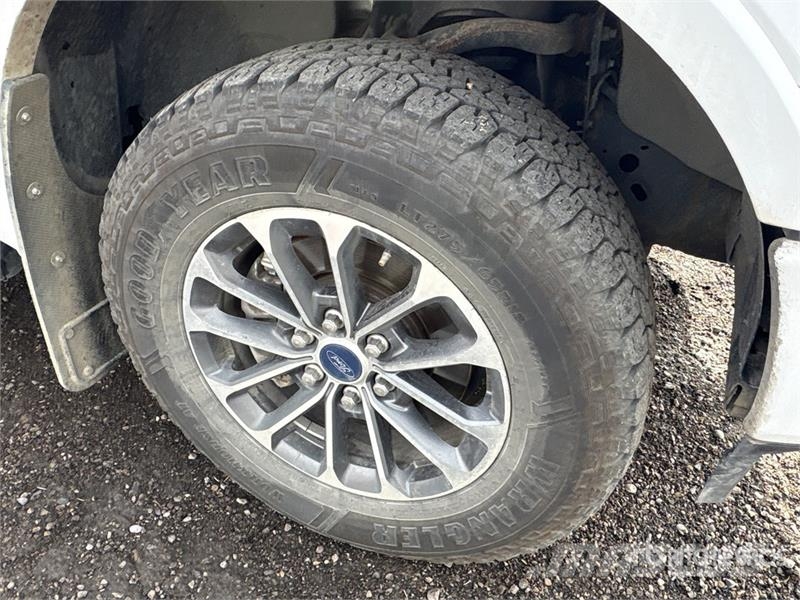Ford F-150 Lariat 4x4 Crew Cab Pickup Muu